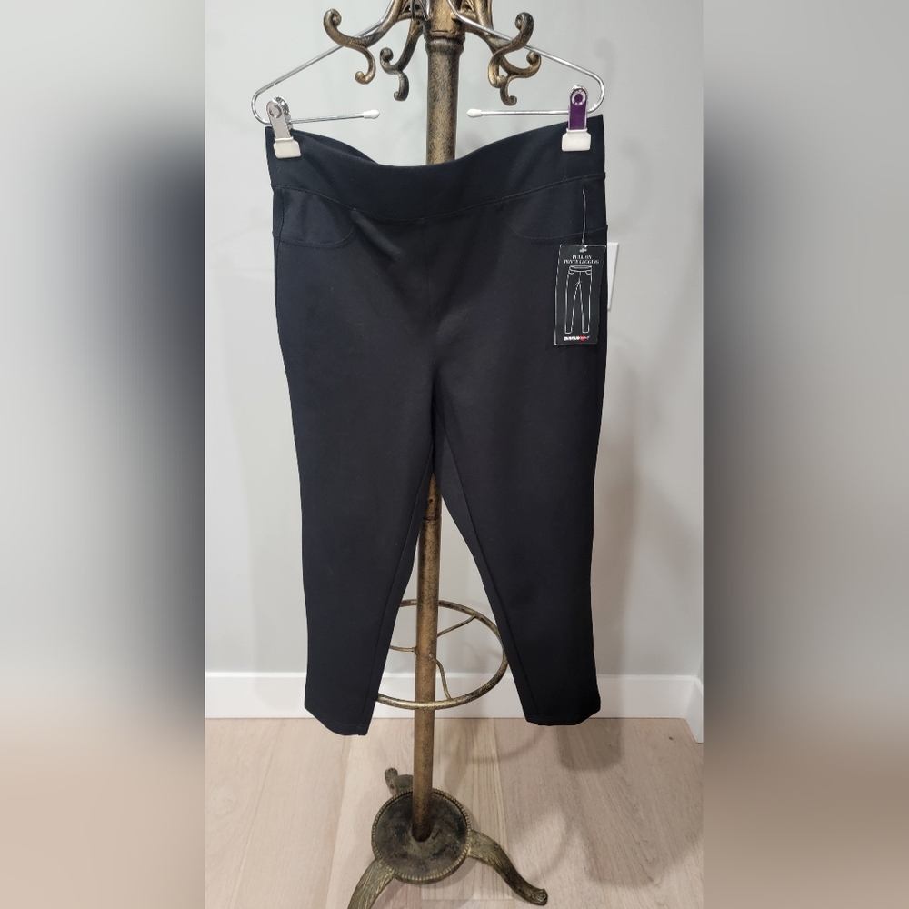 AVENUE Cropped Pants
